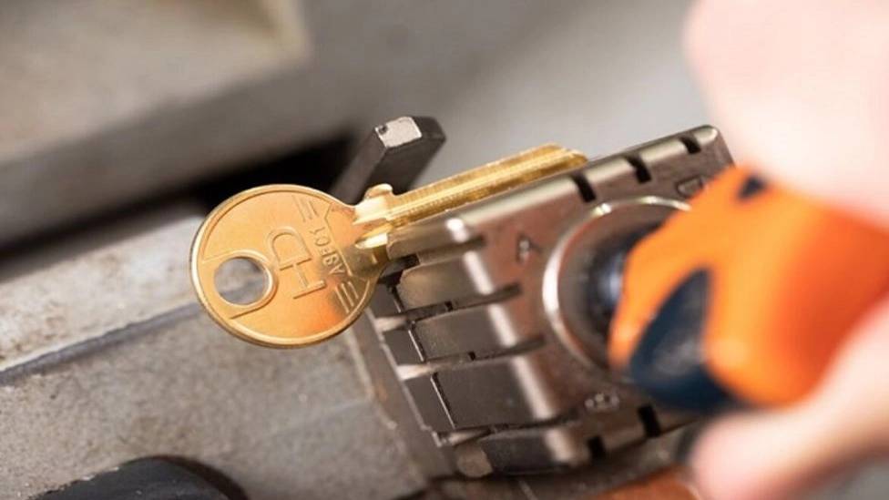 کلیدسازی شبانه روزی ایمن قفل در مشهد کلیدسازی شبانه روزی ایمن قفل در مشهد